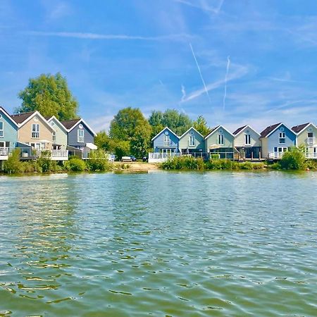 Cotswolds Lakeside Lodge - Nesbitt'S Nest South Cerney Exterior foto