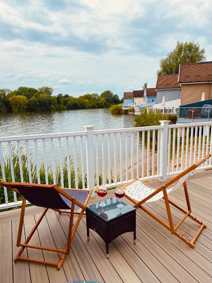 Cotswolds Lakeside Lodge - Nesbitt'S Nest South Cerney Exterior foto