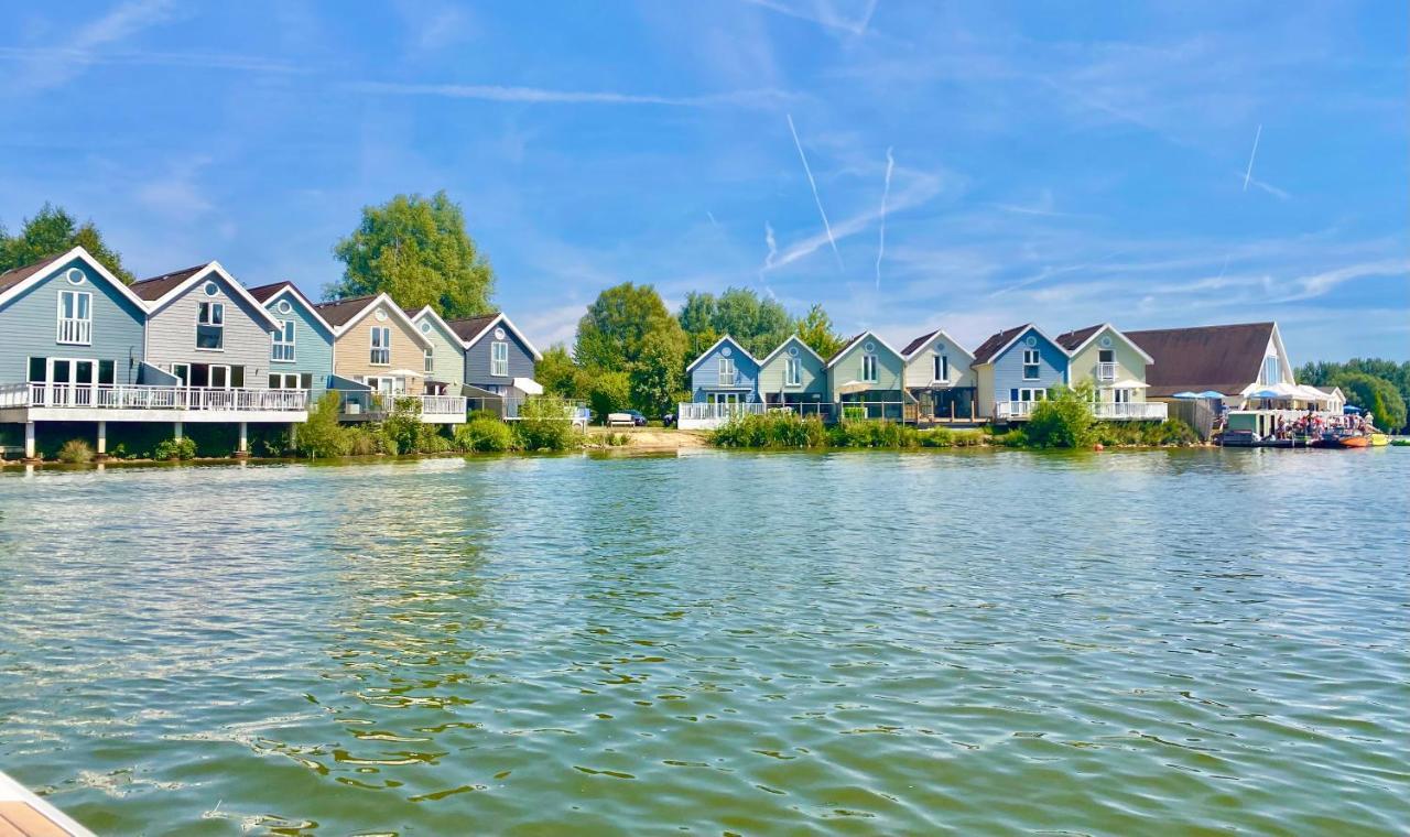 Cotswolds Lakeside Lodge - Nesbitt'S Nest South Cerney Exterior foto